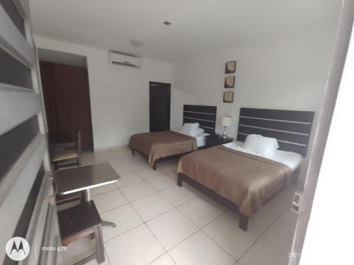Hotel & Suites Mo Sak 塔帕丘拉 外观 照片