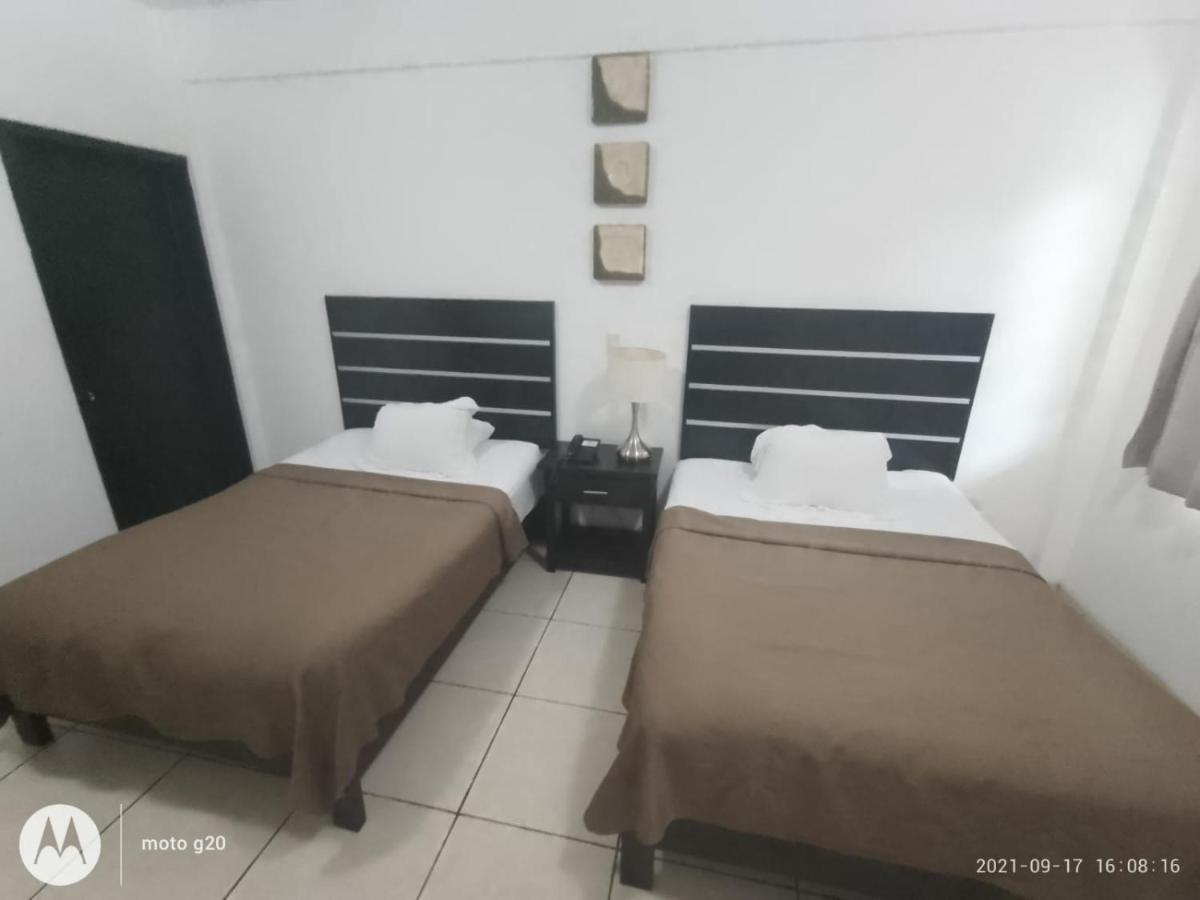 Hotel & Suites Mo Sak 塔帕丘拉 外观 照片