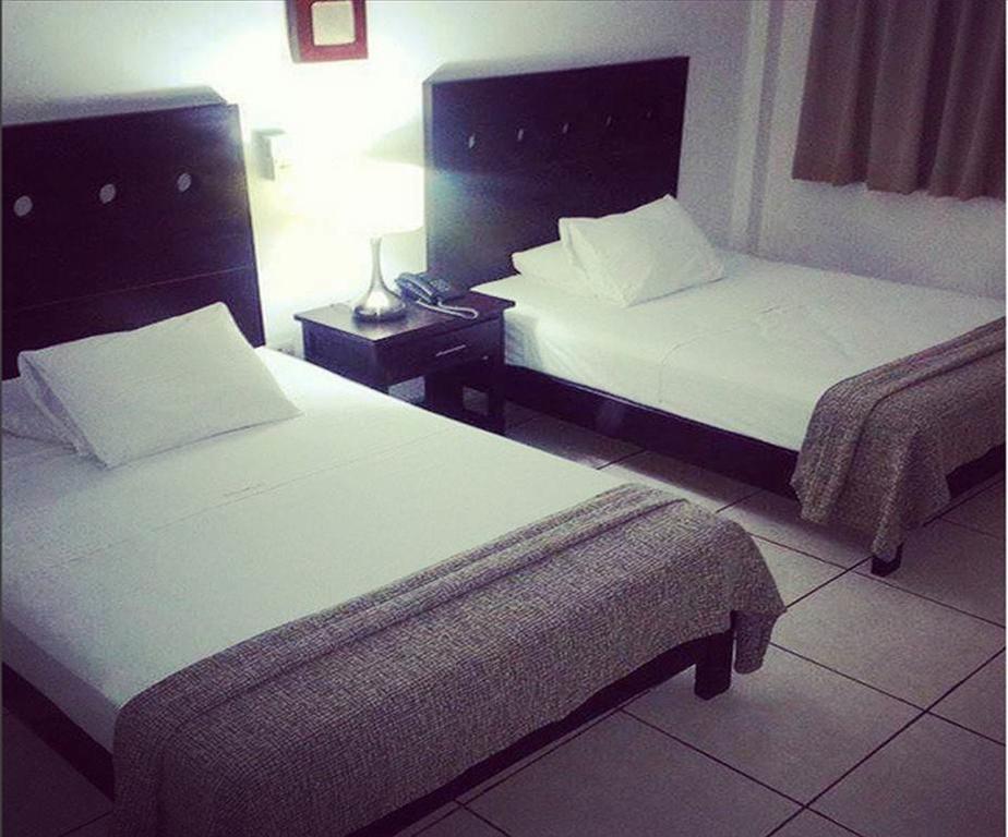 Hotel & Suites Mo Sak 塔帕丘拉 外观 照片